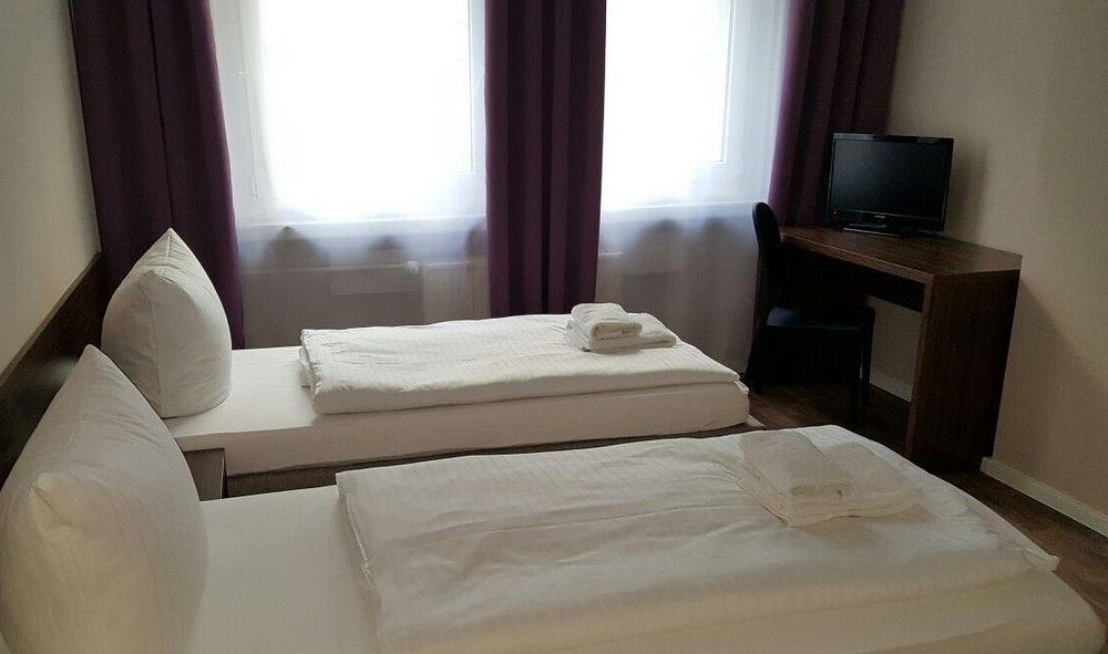 Hotel Pension Eberty Berlin Zewnętrze zdjęcie