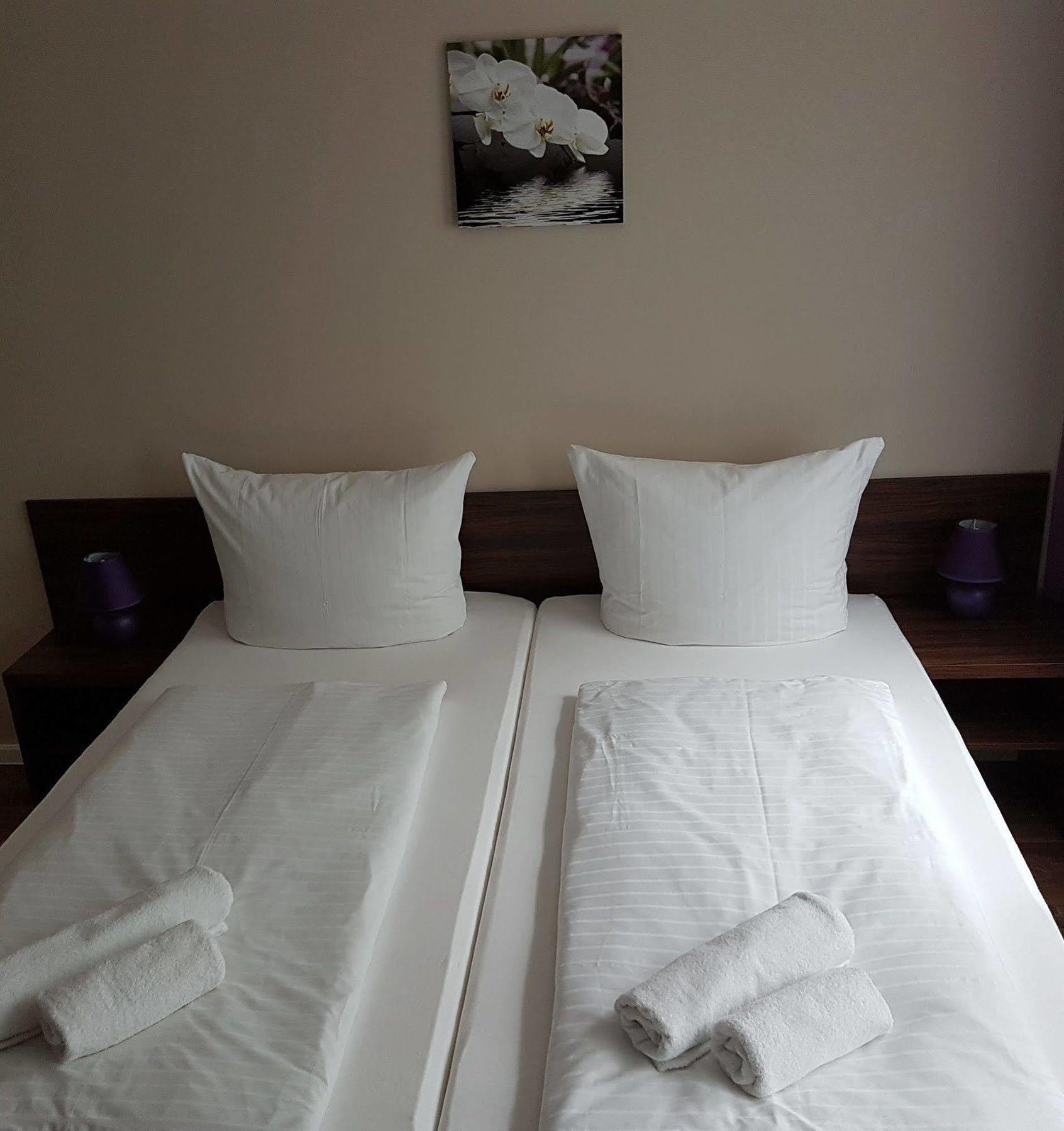 Hotel Pension Eberty Berlin Zewnętrze zdjęcie