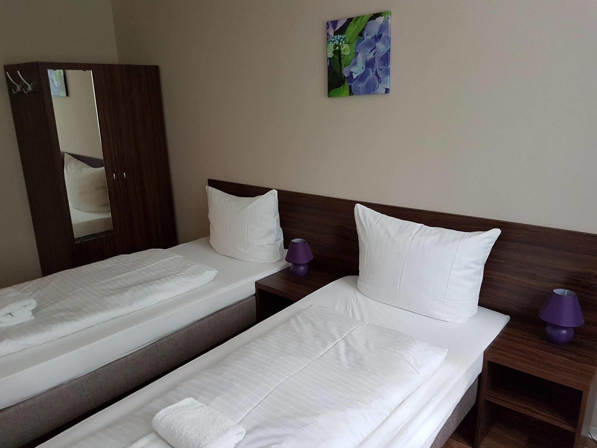 Hotel Pension Eberty Berlin Zewnętrze zdjęcie