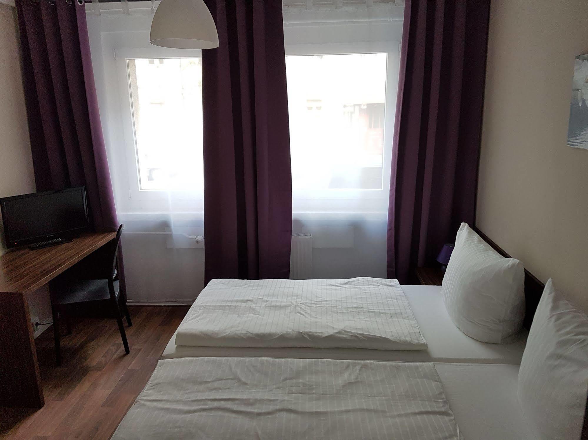 Hotel Pension Eberty Berlin Zewnętrze zdjęcie