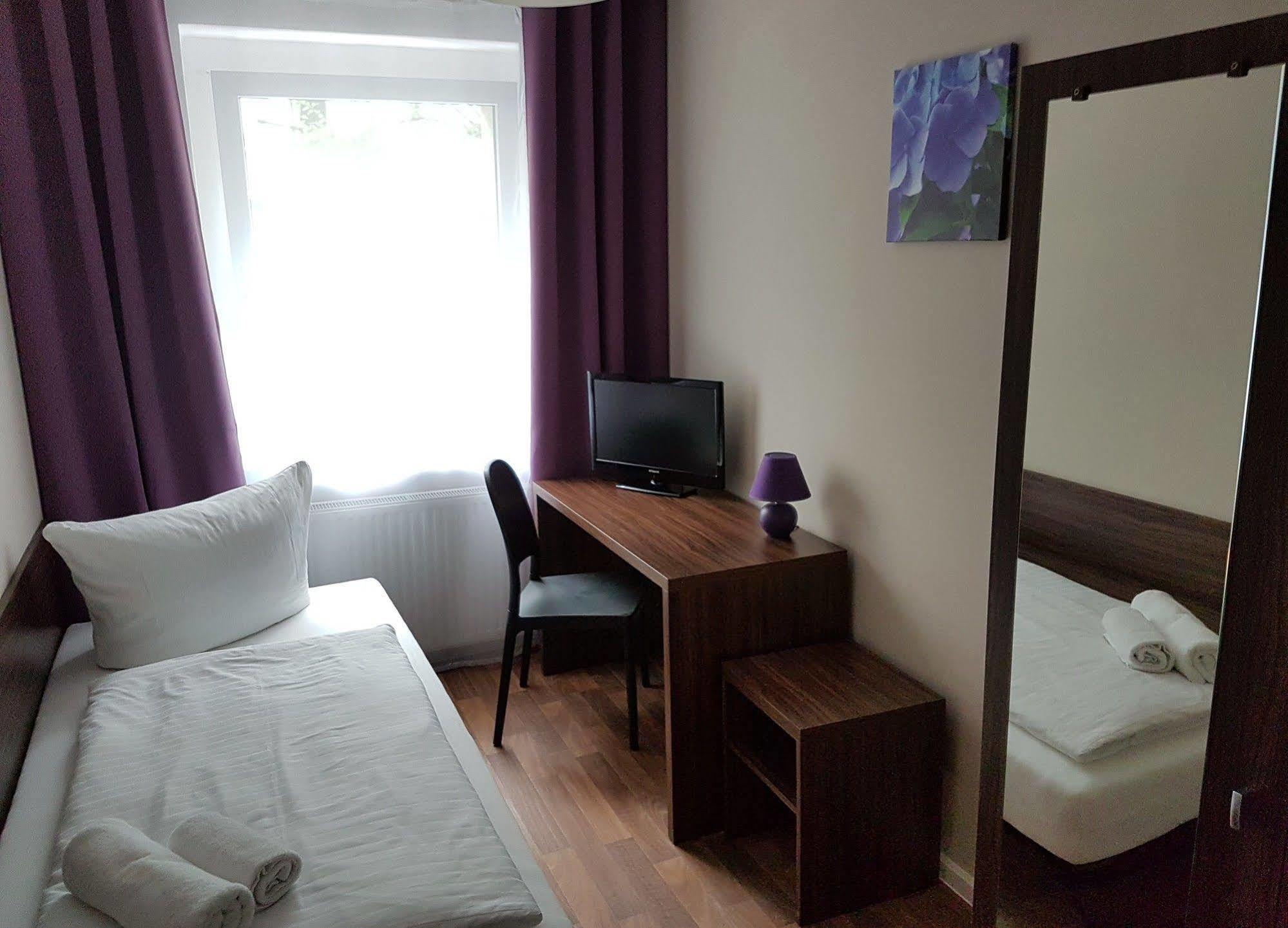 Hotel Pension Eberty Berlin Zewnętrze zdjęcie